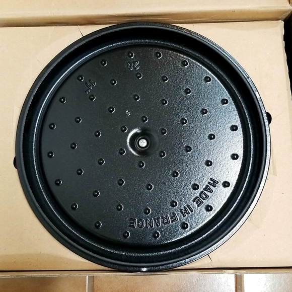 STAUB CAST IRON 7QT-11" ROUND COCOTTE - CHERRY 28CM (BIG SIZE) 7qt - Picture 3 of 12